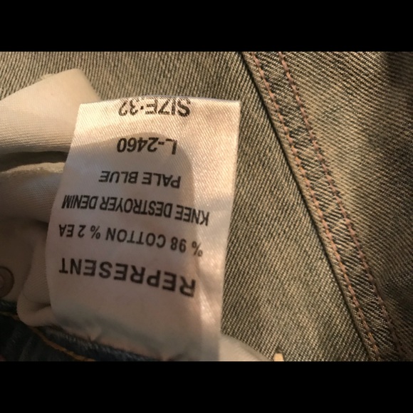 Represent clothing distressed light wash jeans - Picture 4 of 4